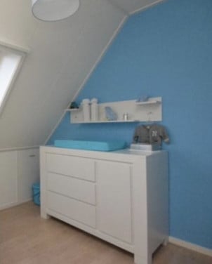Commode met wandplank