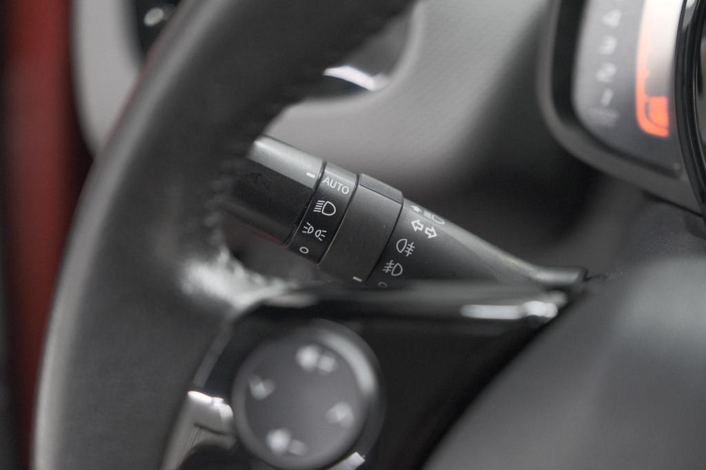 Peugeot 108 1.0 e-vti allure | camera | climate control | dab+ | 15 inch li