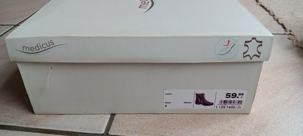 NIEUWE GEVOERDE DAMESLAARS