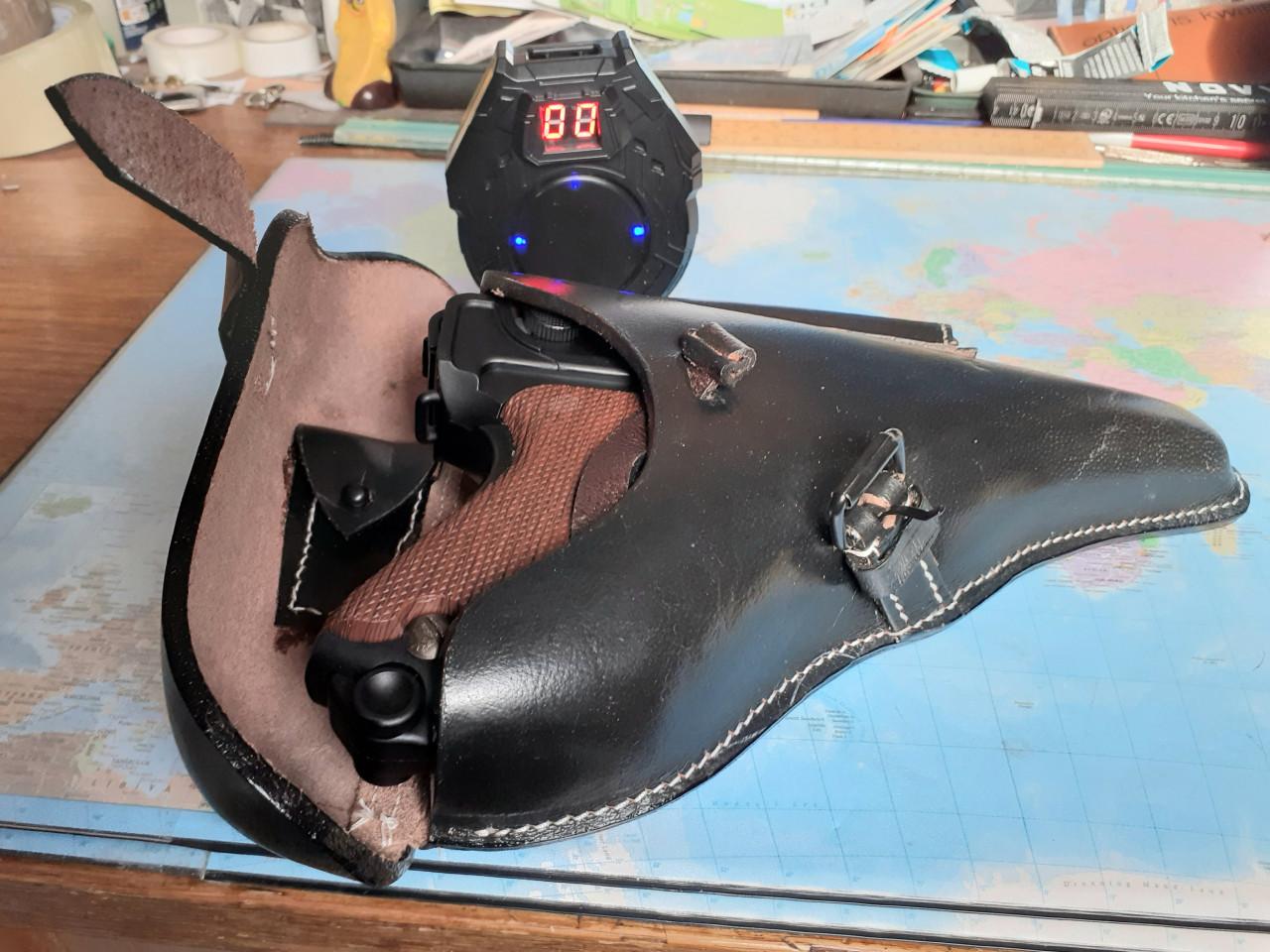 Luger P08 Shell Uitwerpende Laser Speelgoedpistool  + 6 patronen +