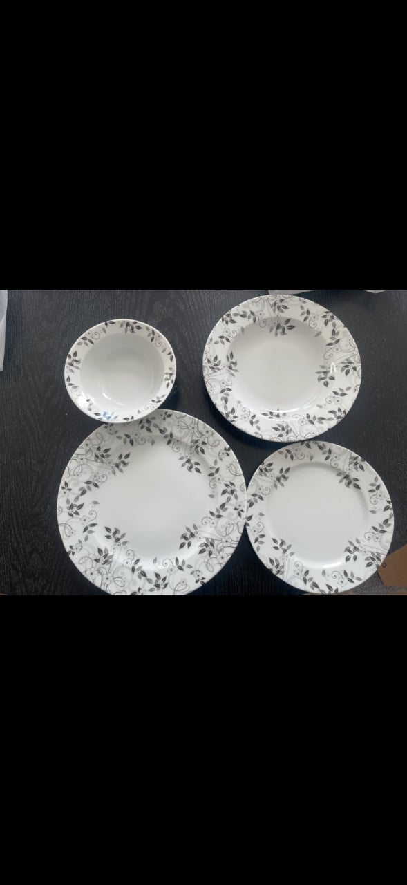 Compleet servies kutahya nieuw in doos 6 personen