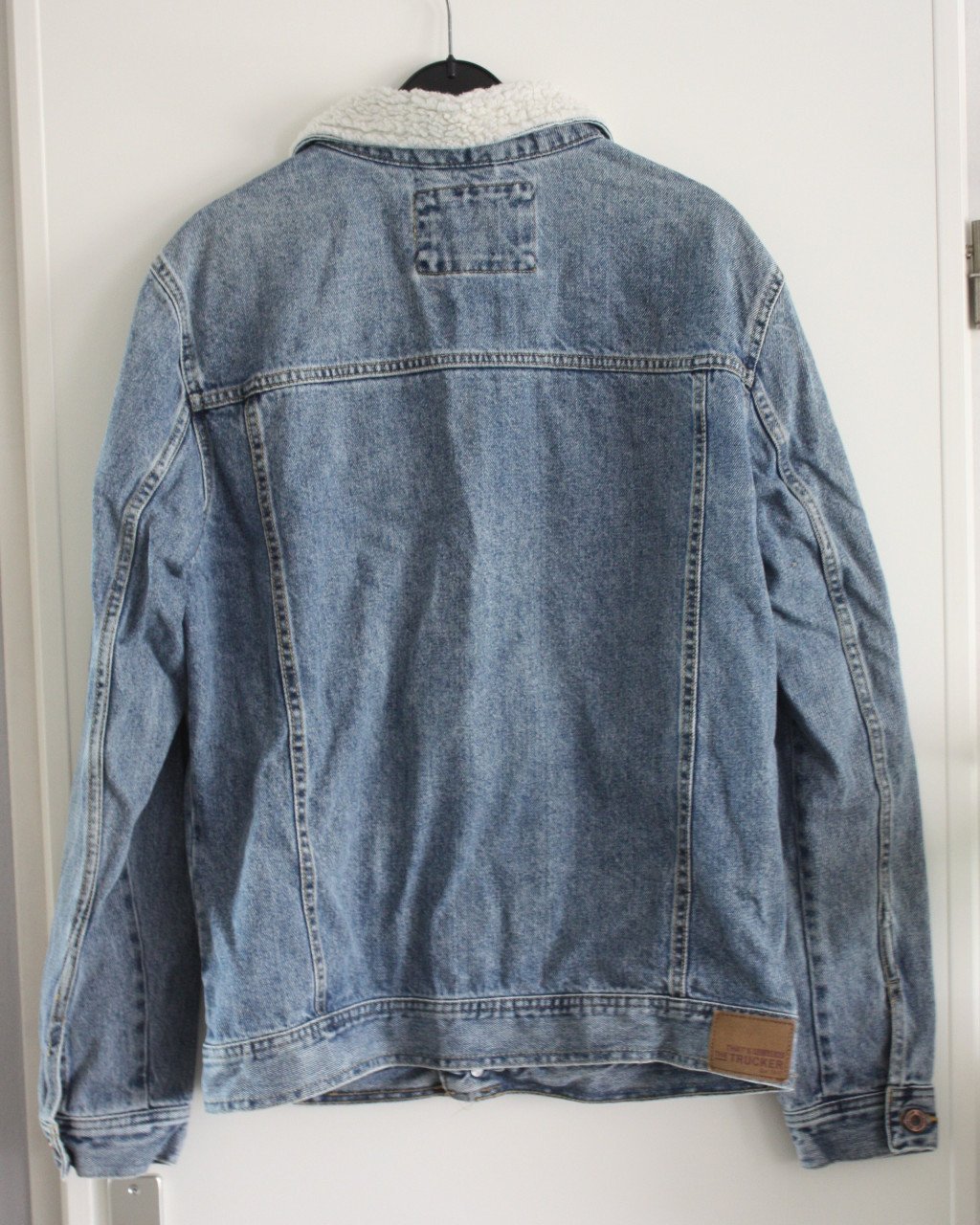 Spijkerjas blauw met bontje  maat L