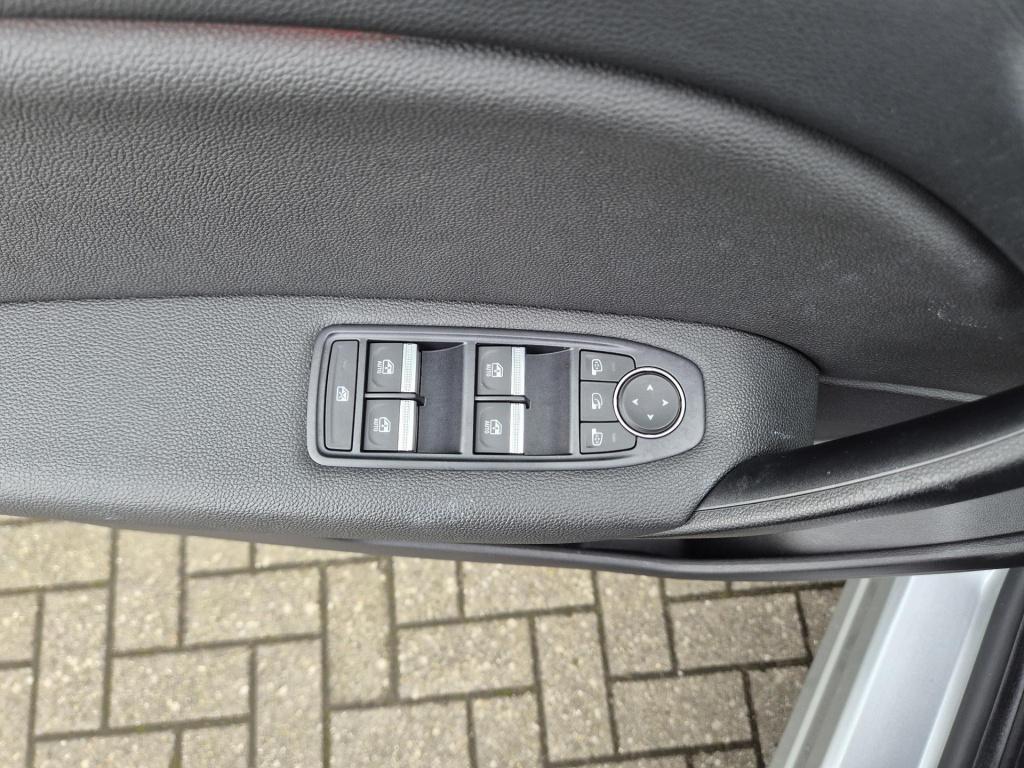 Renault Captur 1.3 tce 130 edc automaat intens verkocht