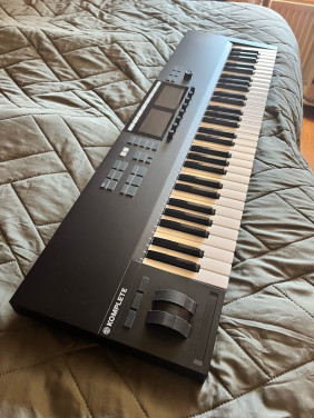 Komplete Kontrol S61 MK2 midikeyboard