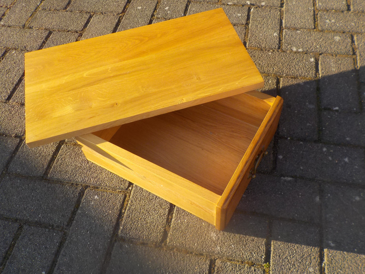 Hele mooie kwaliteit massief blank eiken wandmeubel in vrijwel nieuw staat