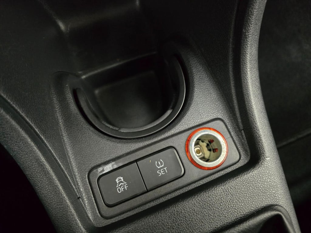 Volkswagen UP! occasion 1.0 move up! bluemotion met airco en navigatie | tw