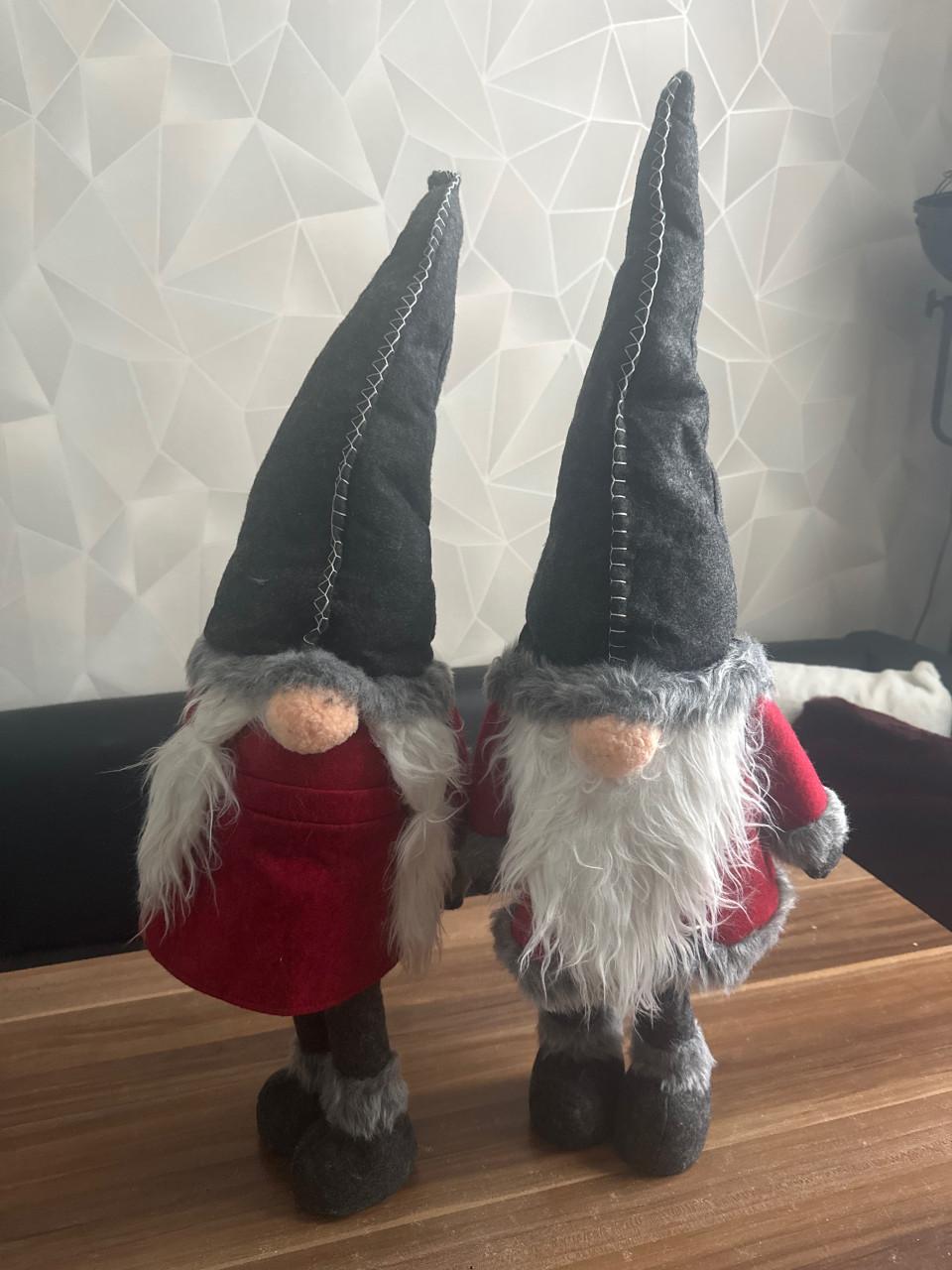 2 wibbelende gnooms 70 cm groot