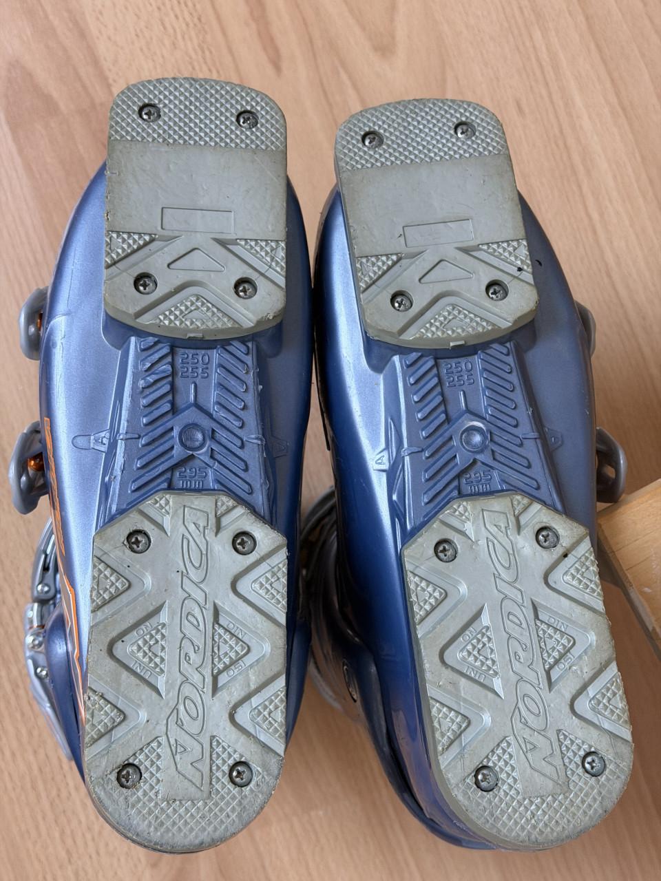 Nordica skischoenen blauw maat 255= maat 39/40