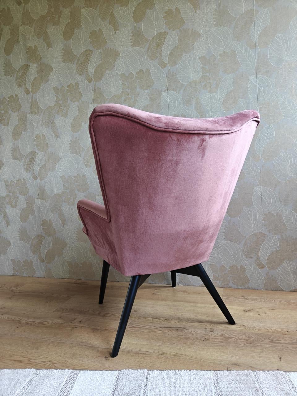 Grote roze oorfauteuil in zeer nette staat!