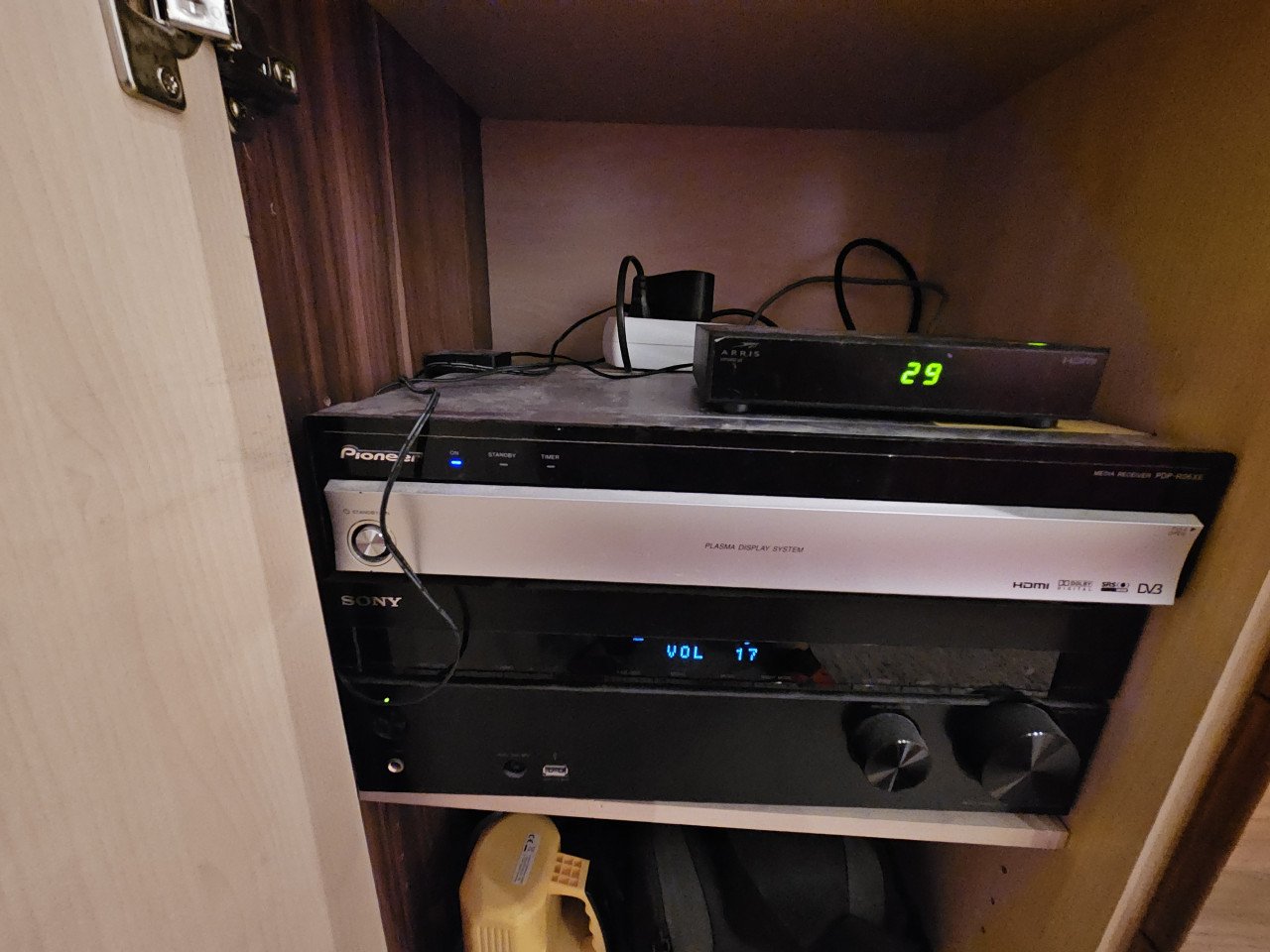 Te koop.plasma tv pioneer versterker Sony en.boxen canton
