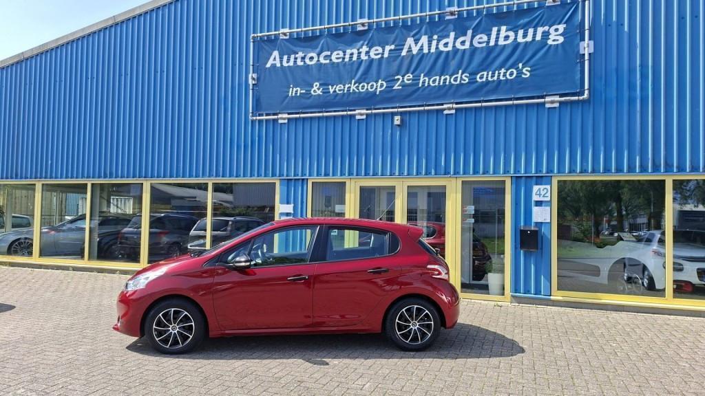 Peugeot 208 1.2 VTI Access 5 deurs bj:2012 airco apk 2027 i.z.g.st