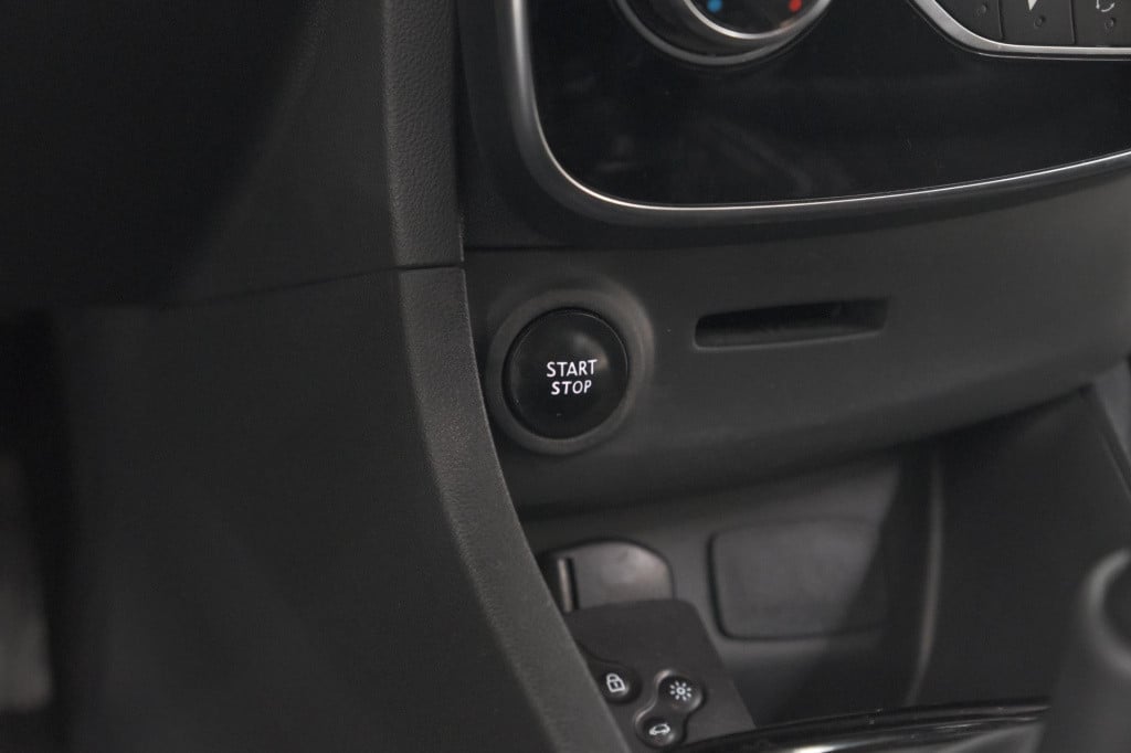Renault Clio tce 90 intens | camera | navigatie | allseason banden | parkee