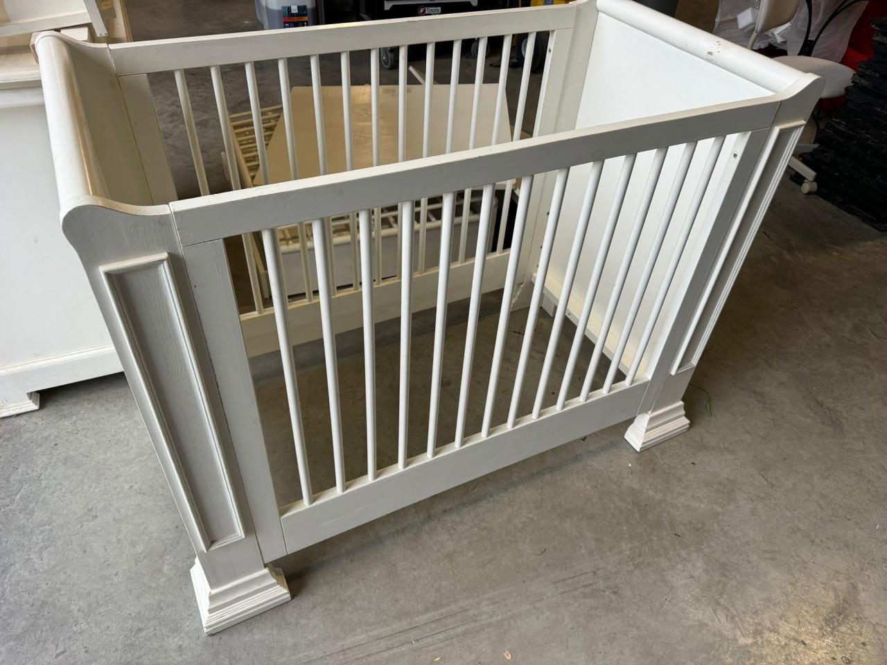 Babykamer compleet, commode, ledikant & box