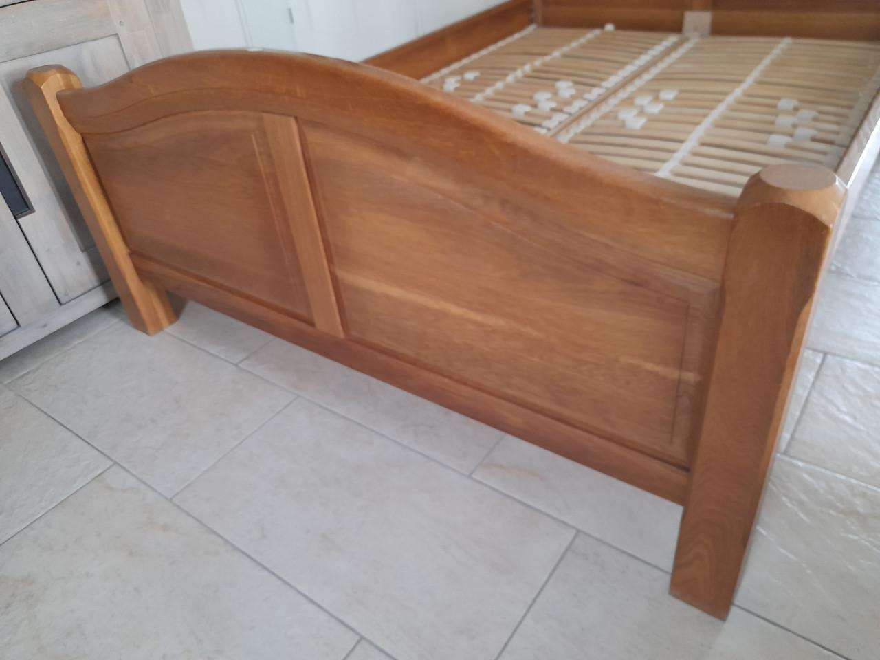 Stevig houten 2 p. bed 140 x 200 ( in goede staat )