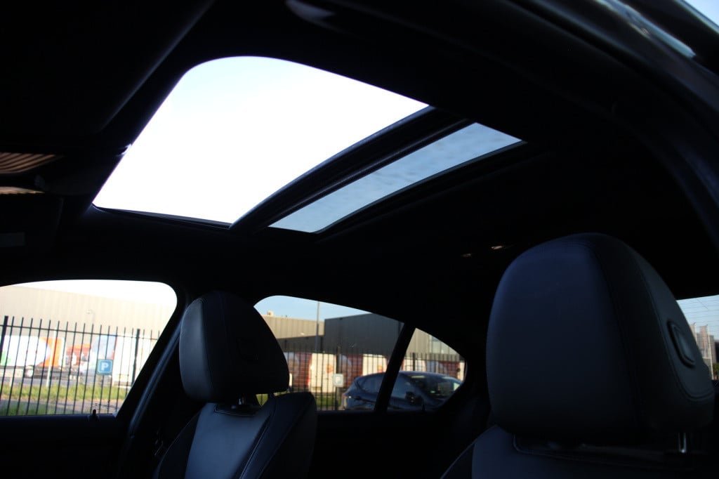BMW 3-serie 330e high executive m-sport | schuifdak | laser | h&k | el. sto