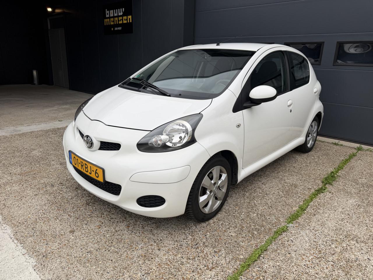 Toyota Aygo 1.0 12V Vvt-i 5DRS Wit 2011 Airco Apk Carplay