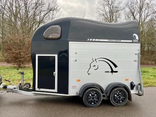 Volledig aluminium Cheval Liberte Gold One met zadelkamer en klep/deur