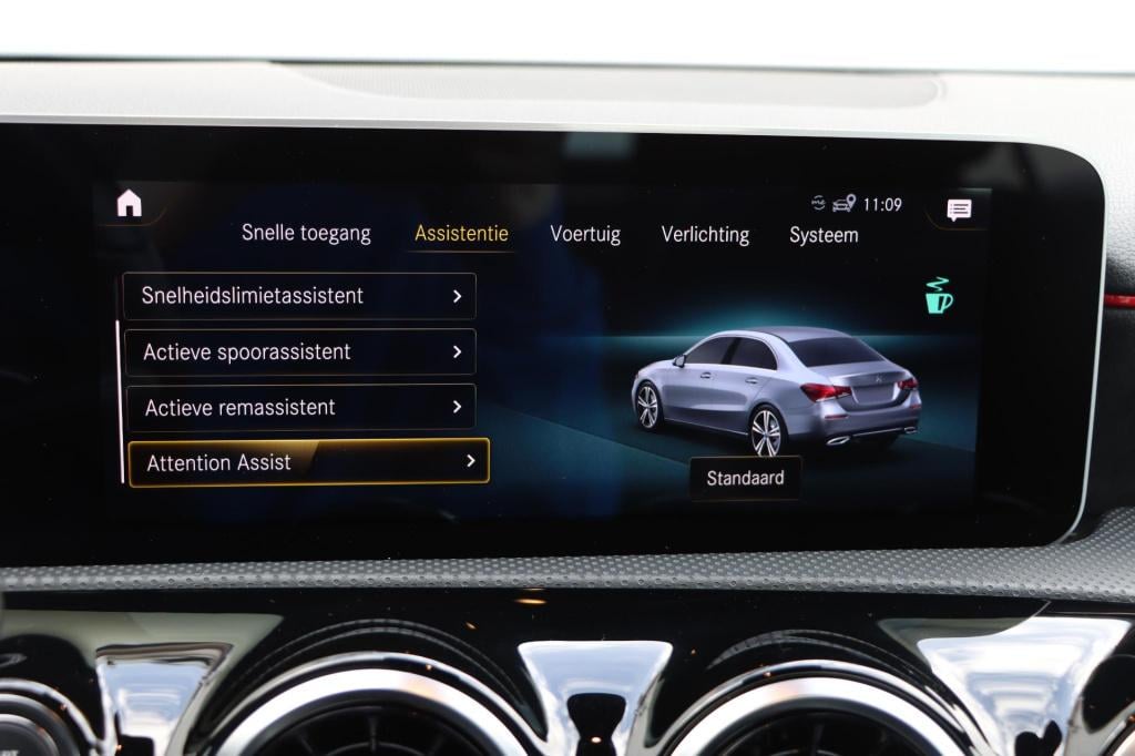 Mercedes-Benz A-Klasse 180 business solution amg 136pk automaat