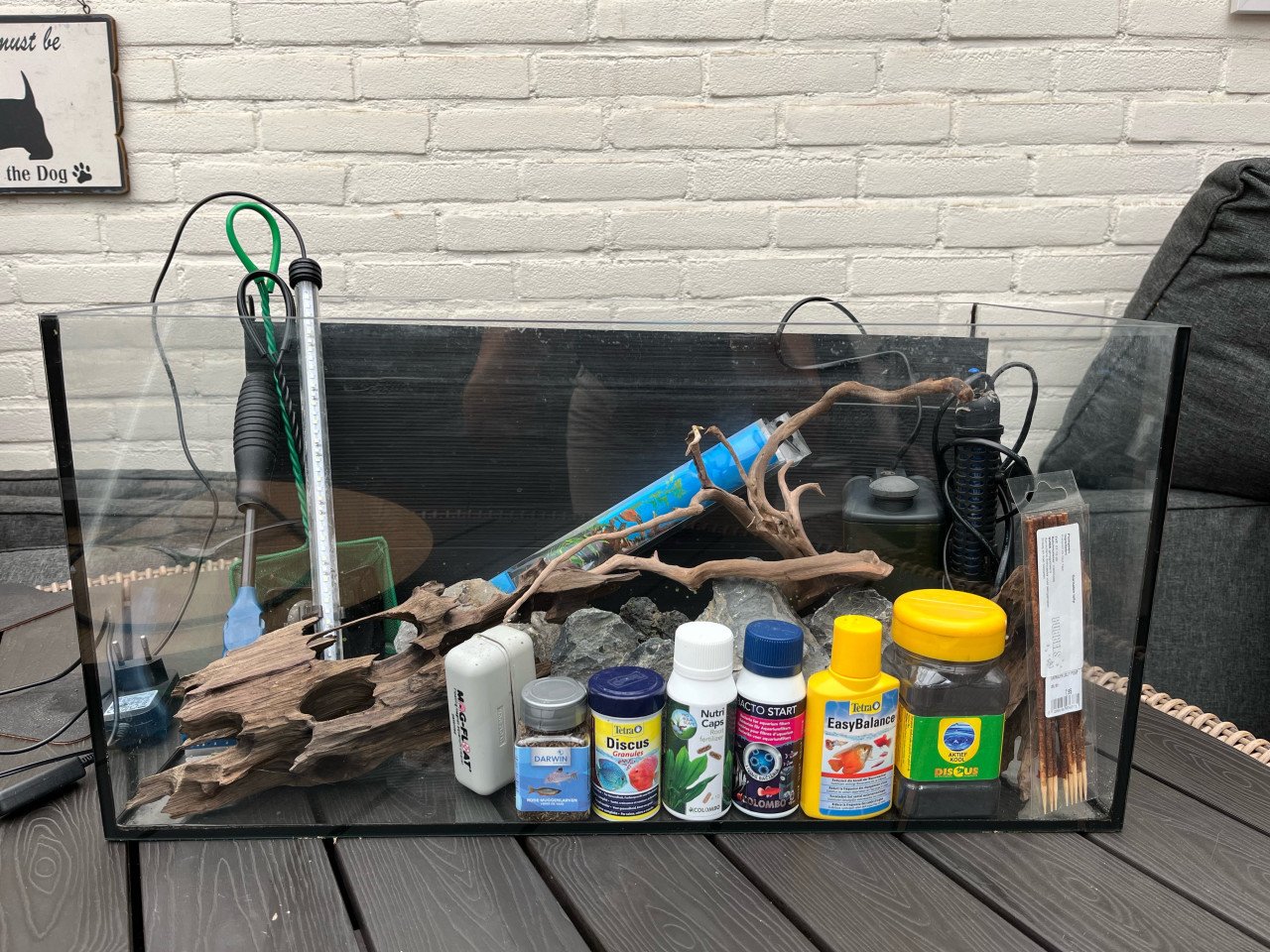 Groot aquarium met alle toebehoren