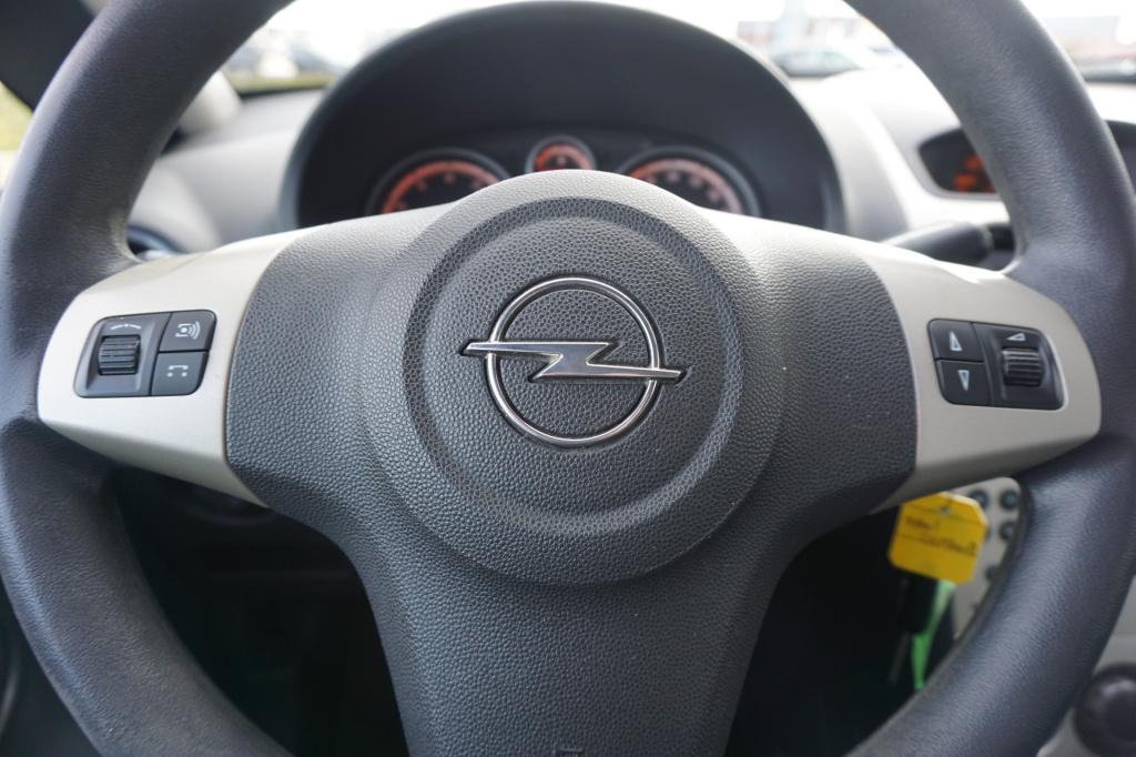 Opel Corsa 1.4-16v cosmo airco / elektr. ramen / lm velgen / nap
