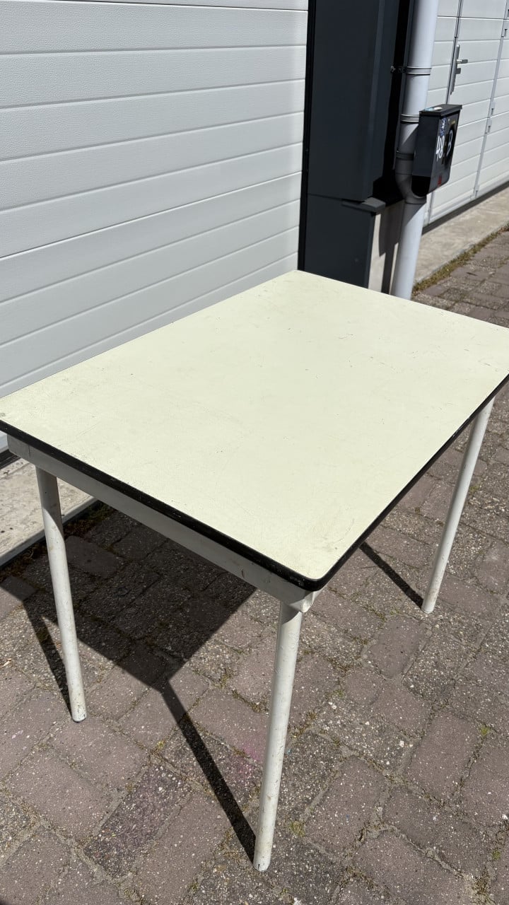 Werkbankje tafeltje c