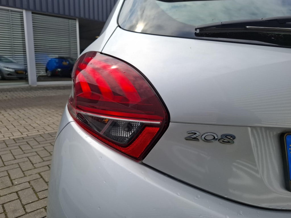 Peugeot 208 1.2 82 blue lion 5-drs airco/nav/park