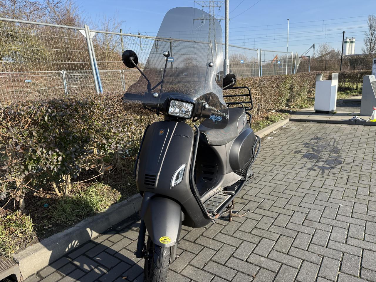 La Souris Sourini Special Edition Matt Black Geel kenteken