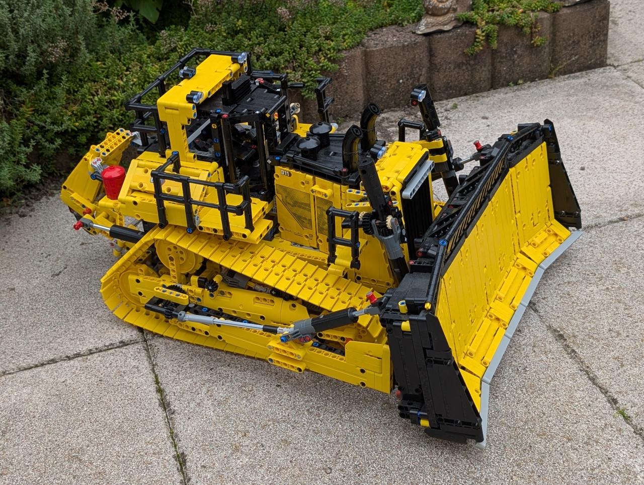 Lego Technic Volvo A60H en CAT D11 Bulldozer