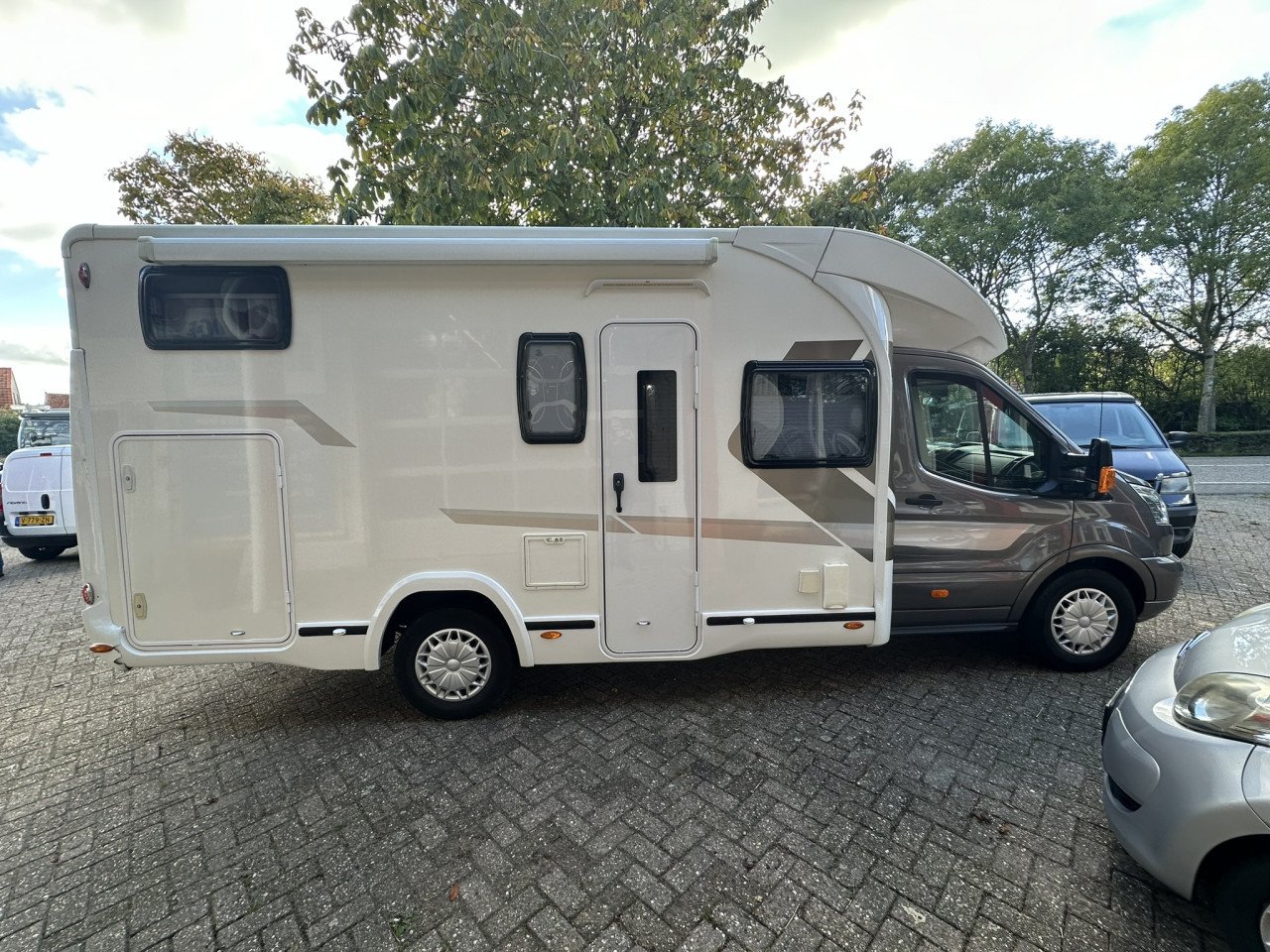 🚌✨ Zaterdag Camperdag! - Mooie Camper Benimar Tessoro 442 Dwarsbed
