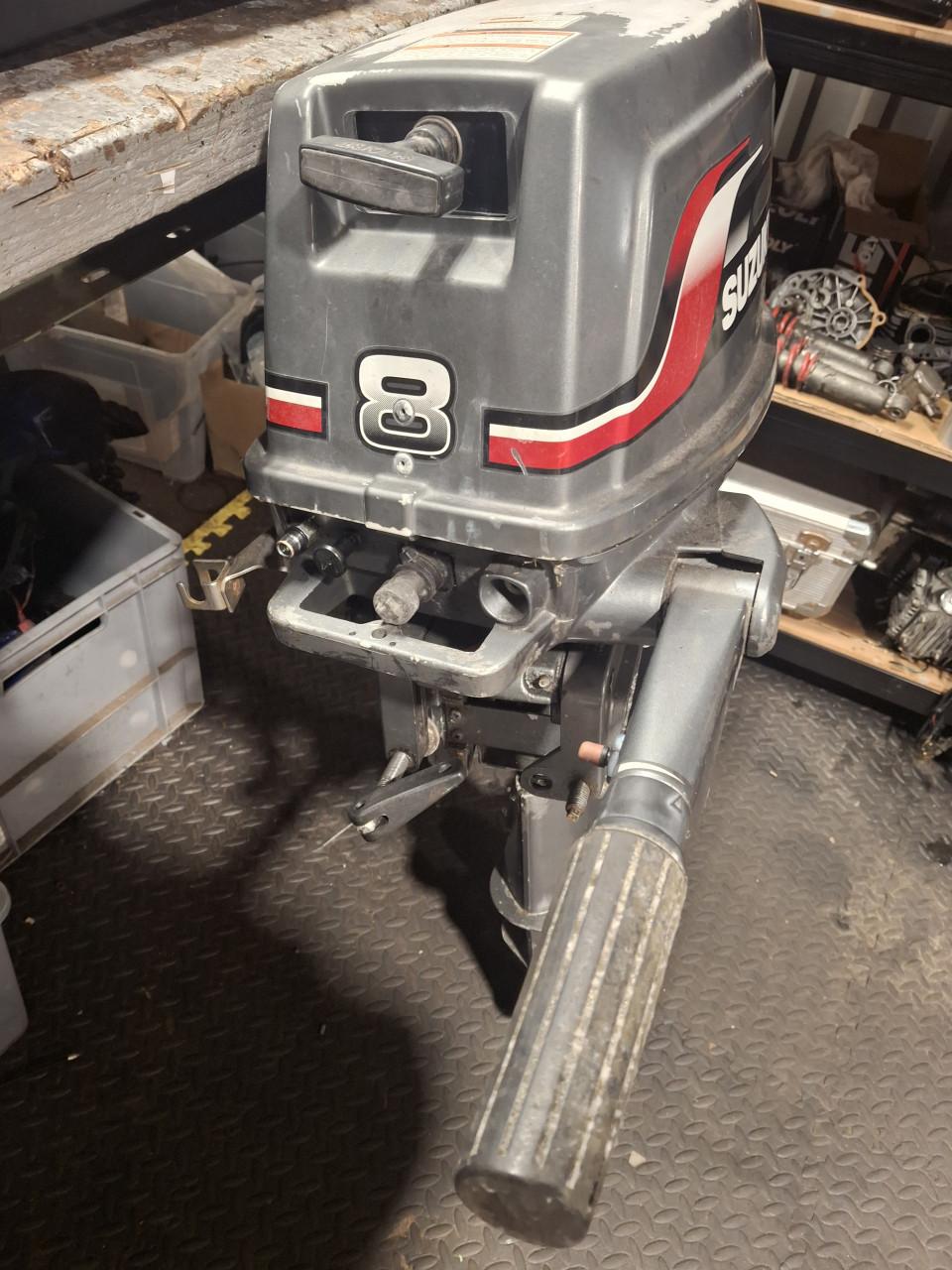 Suzuki 8 pk buitenboordmotor kortstaart in goede staat