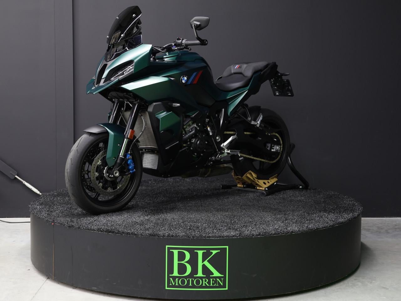 M 1000 XR Aurelius Green | BTW Motor