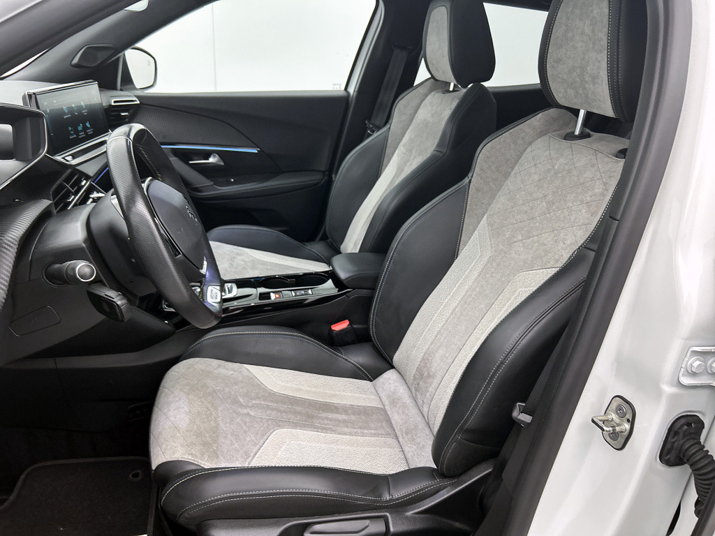 Peugeot E-2008 ev gt pack 50 kwh | rijklaar | trekhaak | panorama dak | sto
