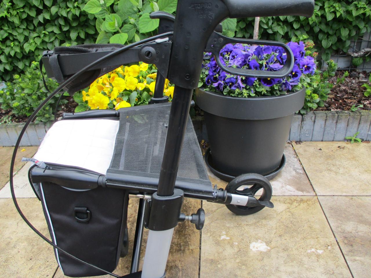 Zgan Topro Troja 2G  lichtgewicht rollator met zitje tas en rugsteun