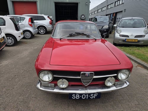 Alfa romeo 1300 gt junior  Bouwjaar 1973  Apk en Wegenbelasting vrij