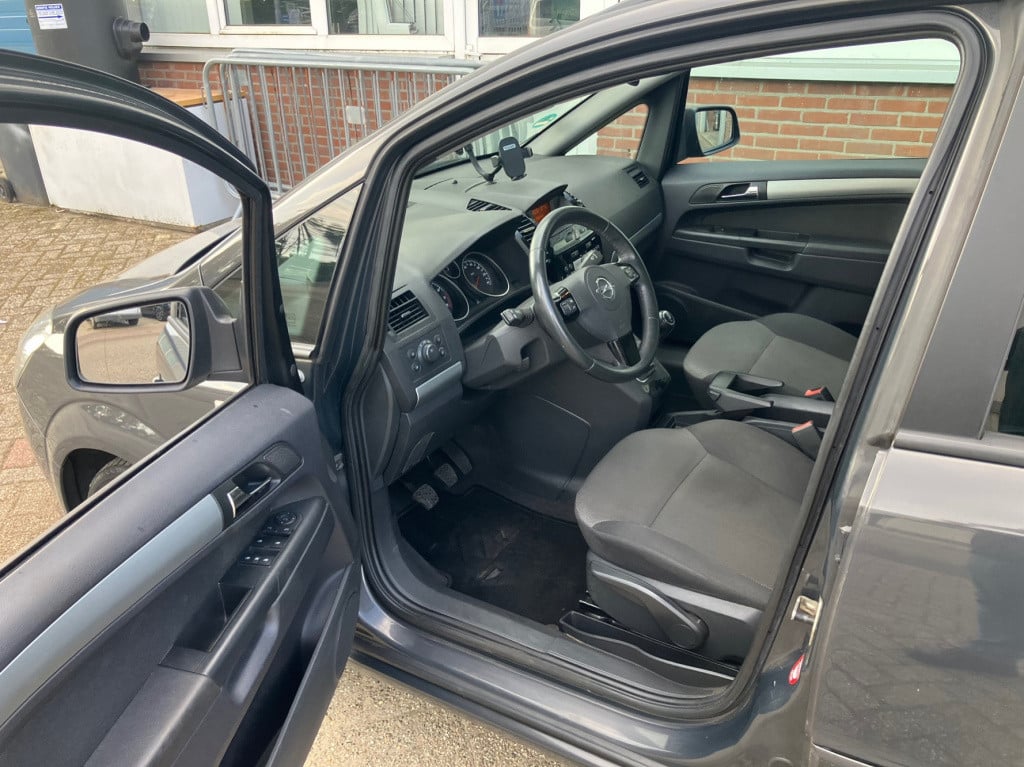 Opel Zafira 1.8 cosmo 7 persoons