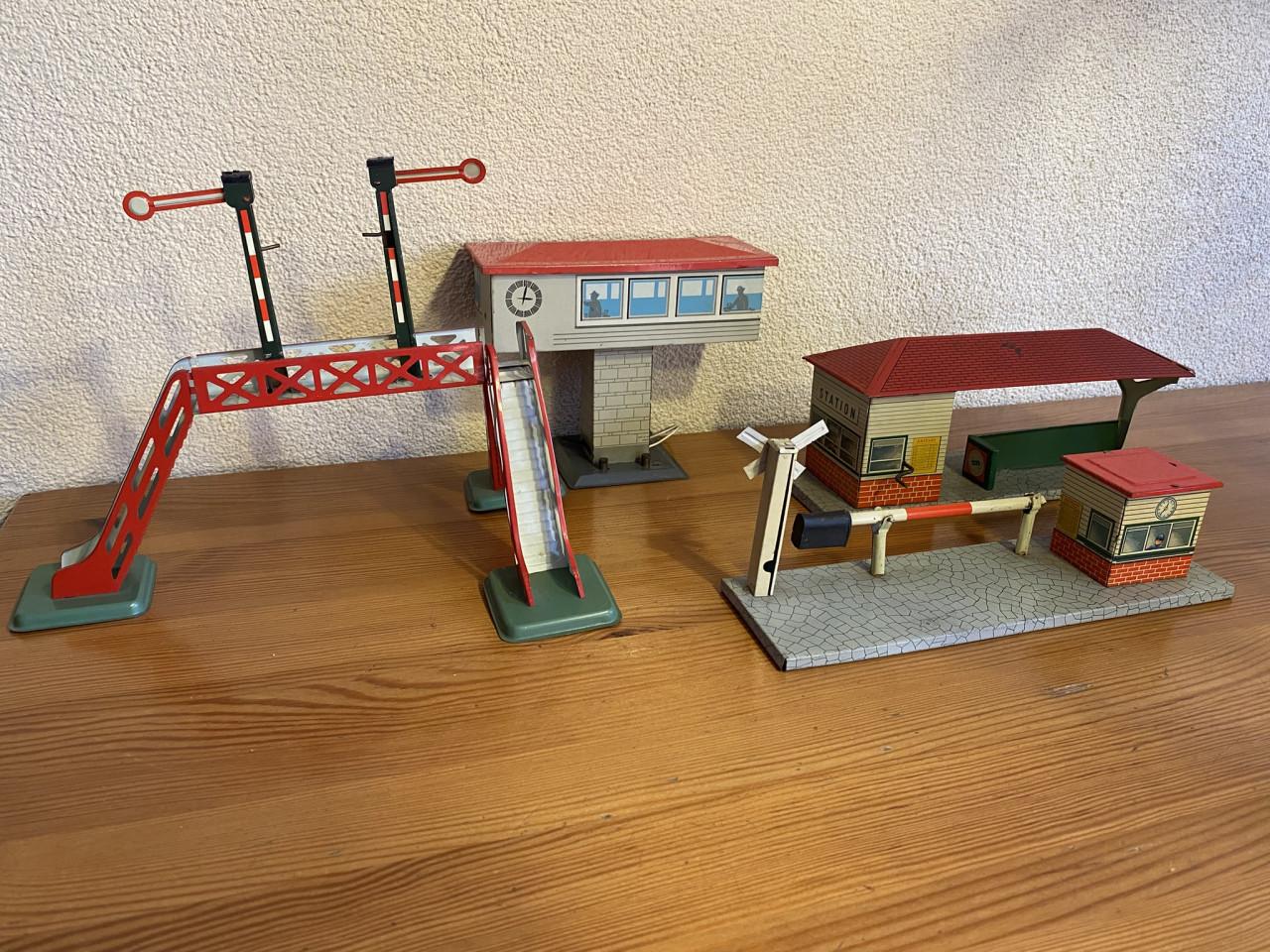 4 stuks blikken toebehoren voor bij modeltreinen