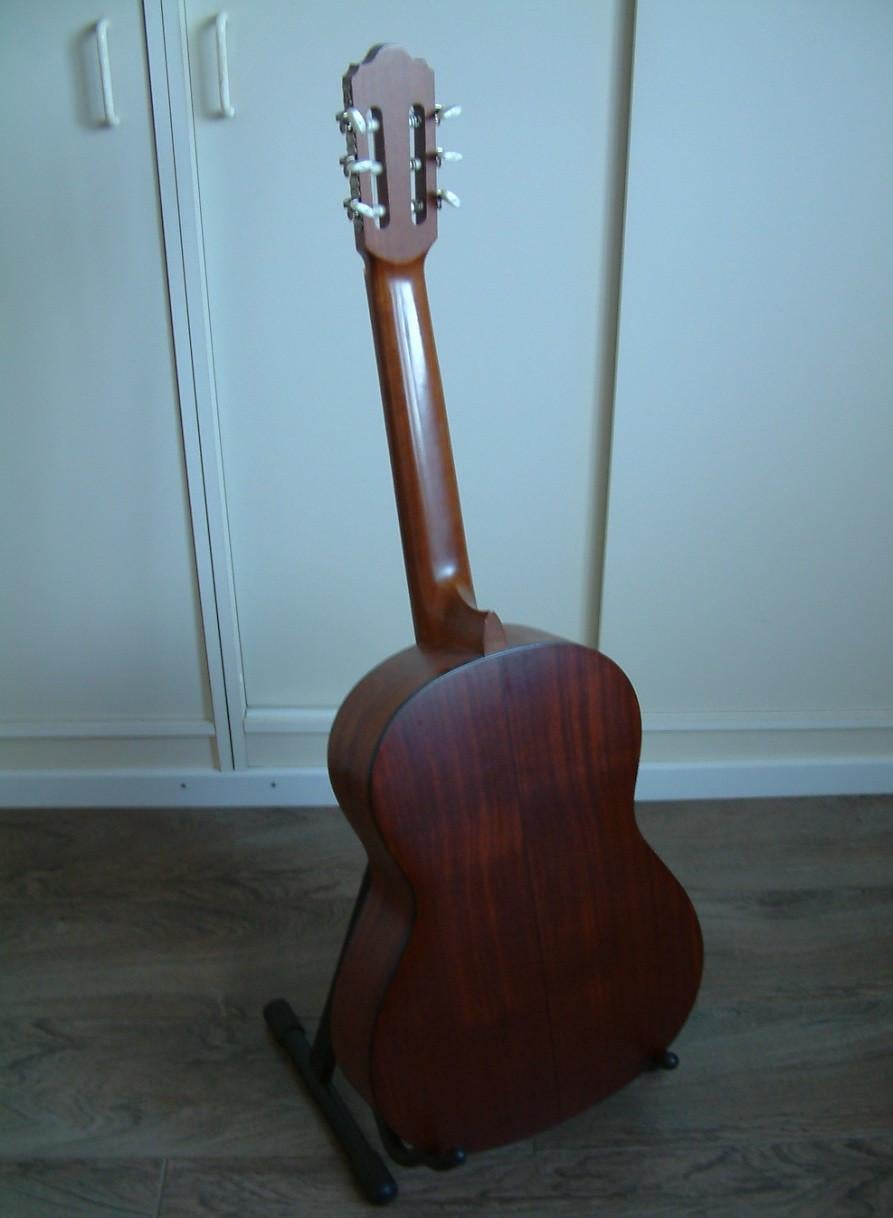 Klassiek Alpha gitaar 1973  NL  gebouwd onder  De Martin gitaar bouwers