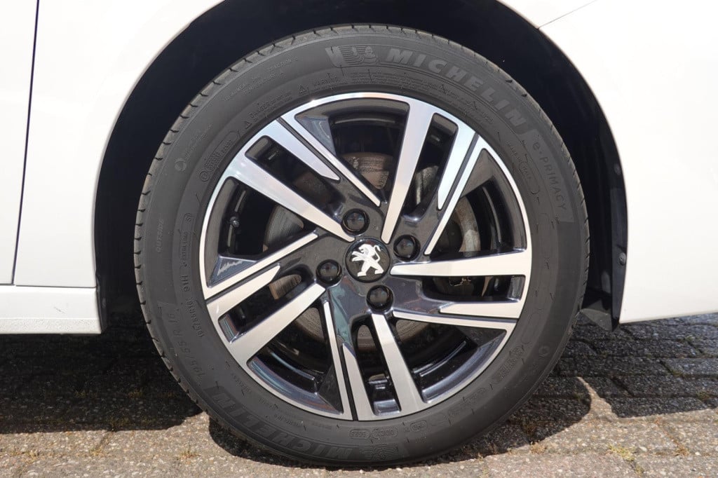 Peugeot 208 1.2 puretech 100 allure