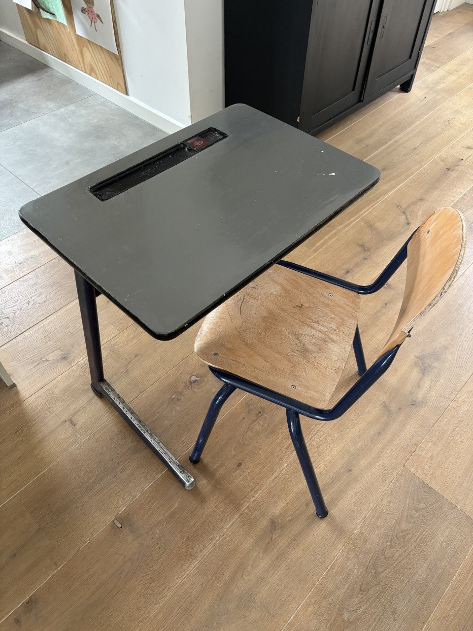 Vintage kinderbureau en stoeltje