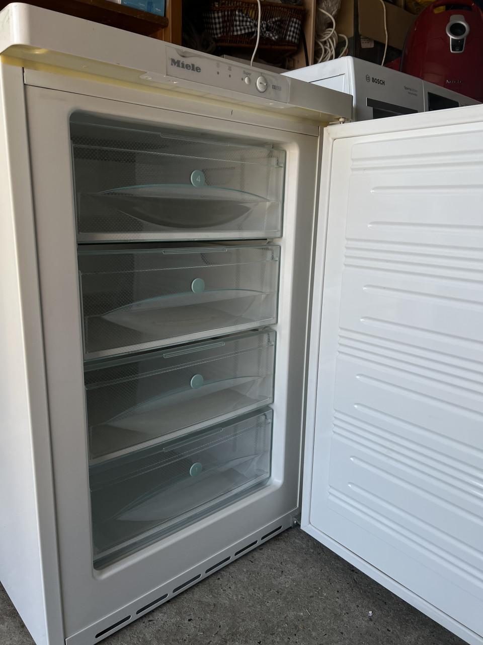 Liebherr tafelmodel koelkast85x55 cm. 154 liter als nieuw