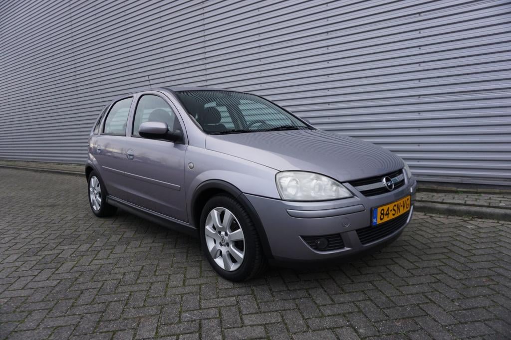 Opel Corsa 1.2-16v silverline airco / cruise controle / lm velgen