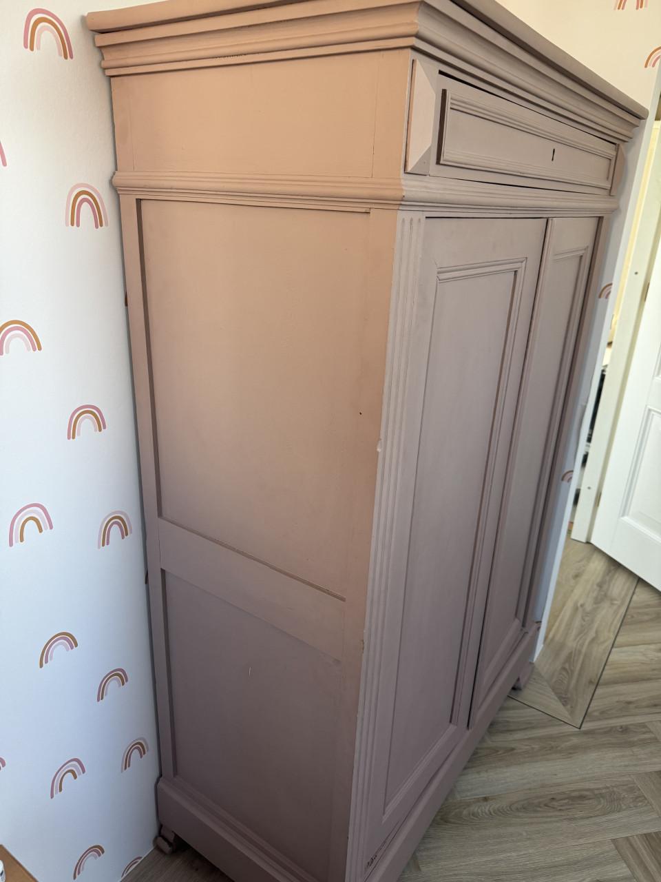 Gave meiden kast met evt bijpassend peuterbed