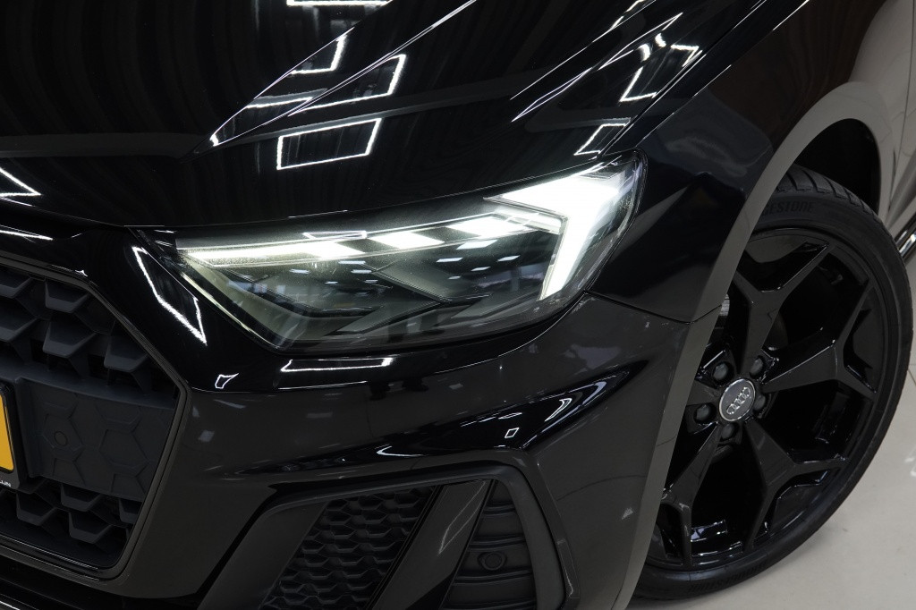 Audi A1 Sportback 35 tfsi | black edition | camera | carplay |
