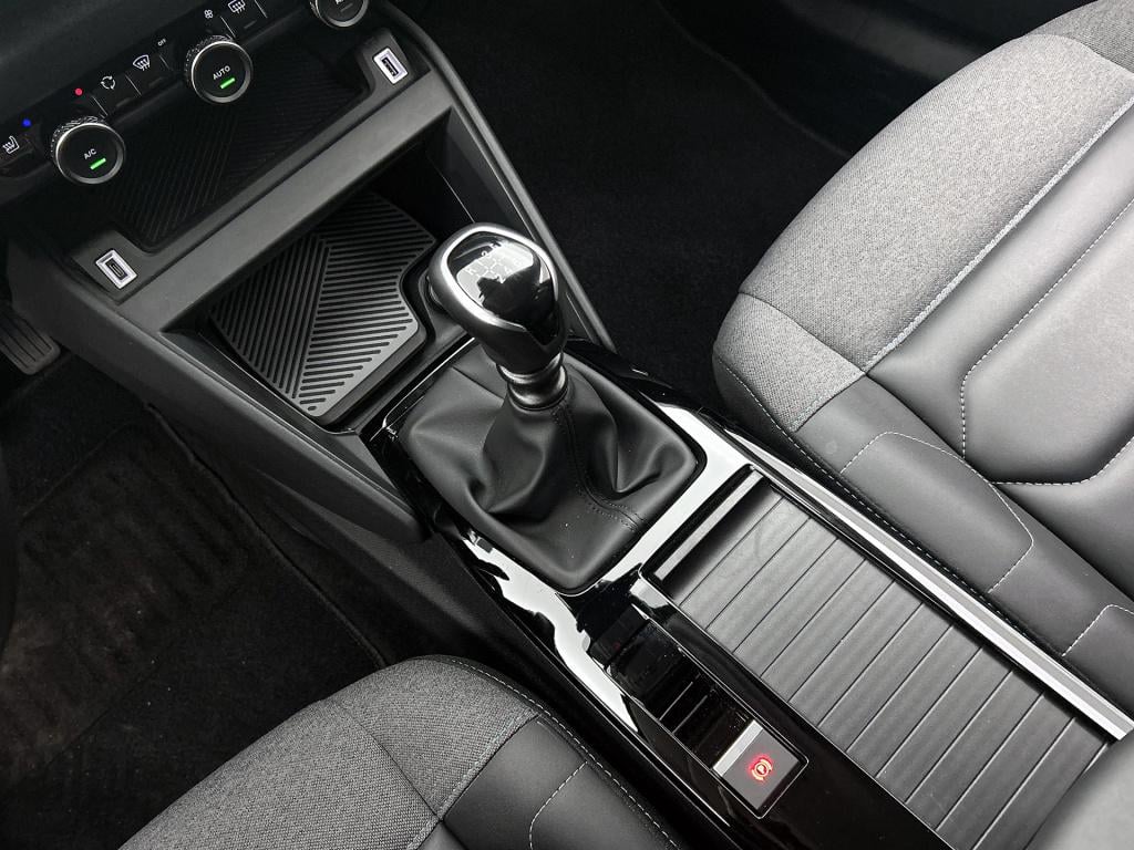 Citroen C4 130 pk shine | rijklaar | head-up display | 360 camera | stoelve