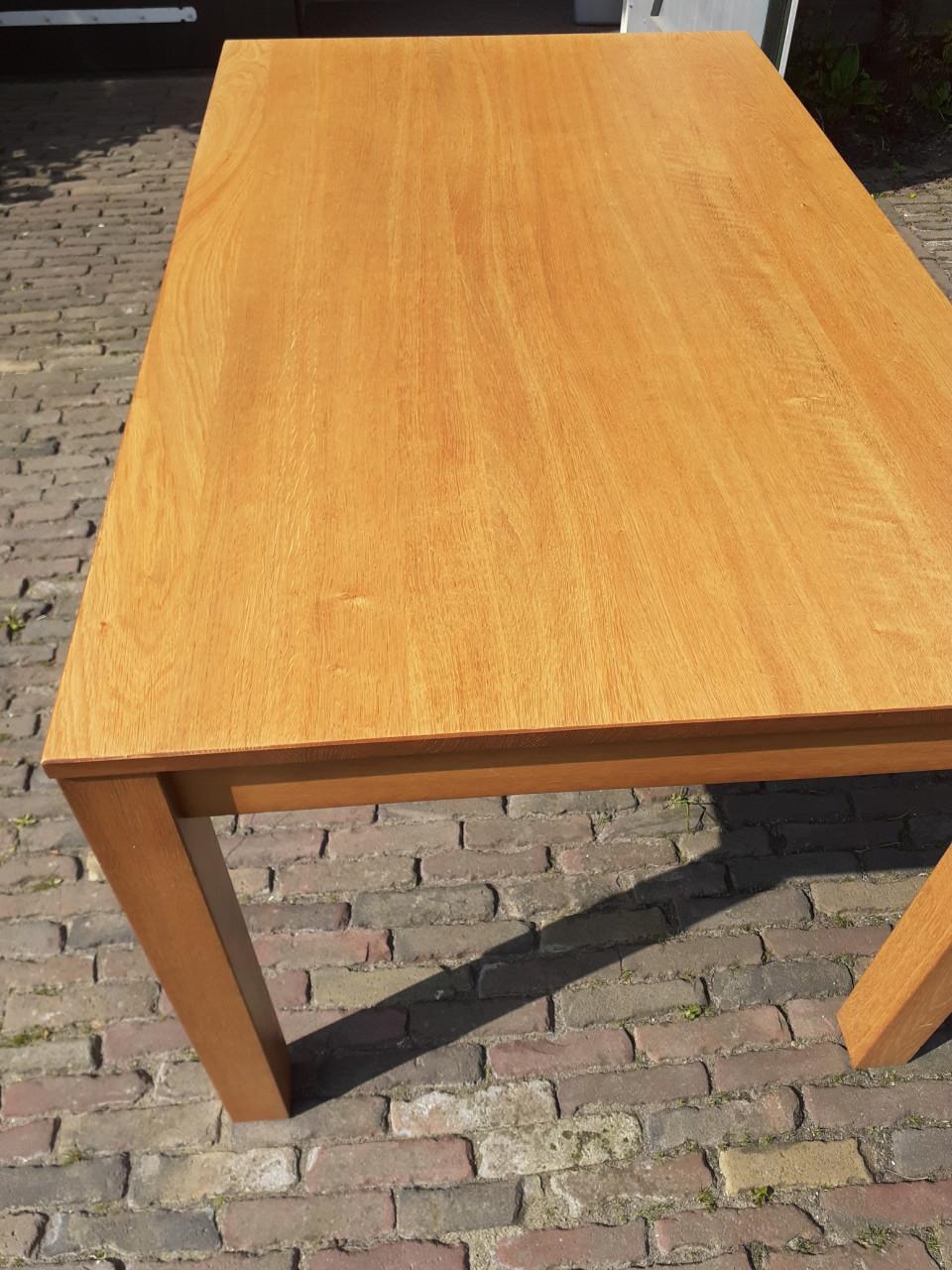 Eikenhouten tafel