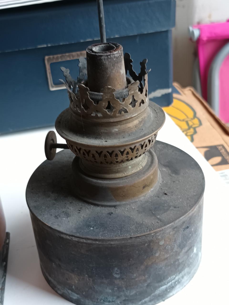 2 oliebranders voor scheepslamp
