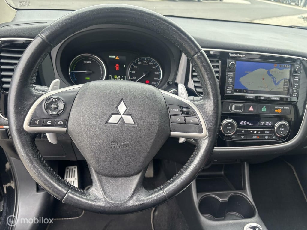 Mitsubishi Outlander 2.0 phev executive schuifdak, trekhaak