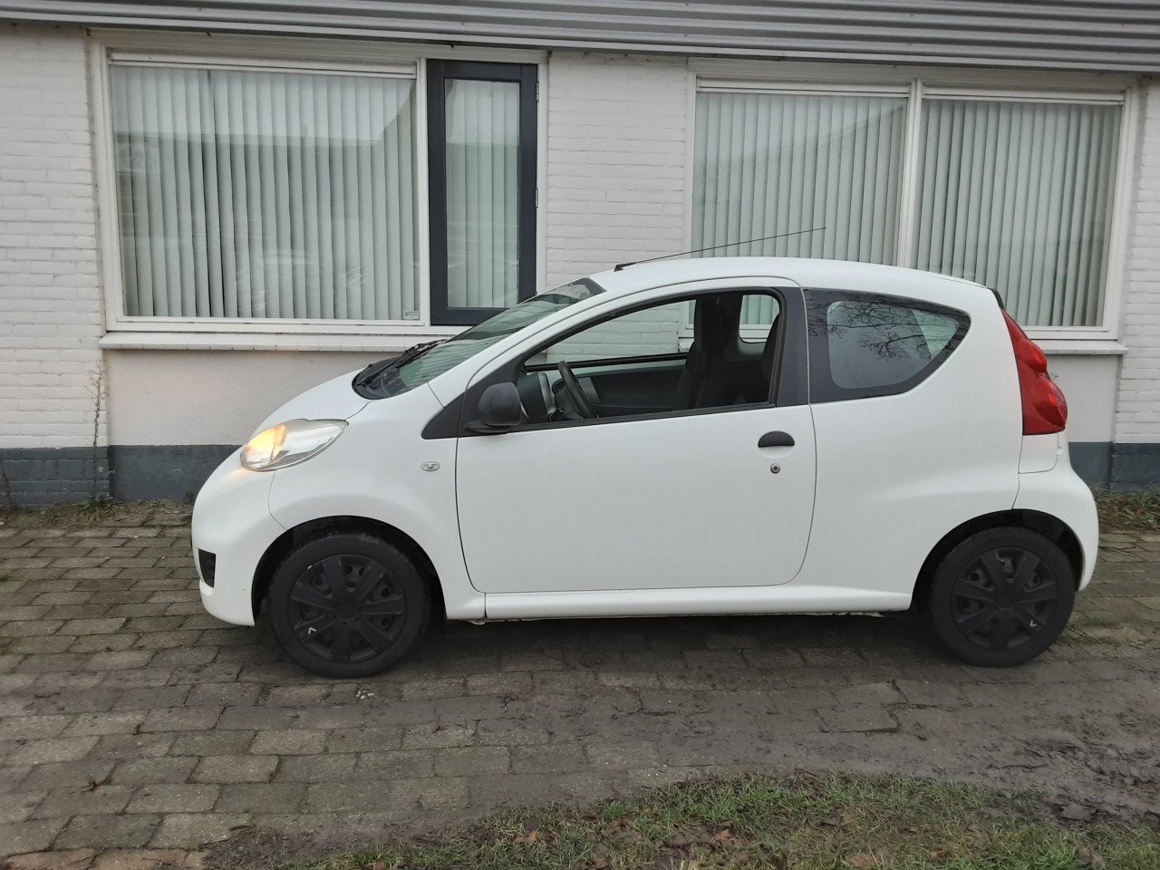 Peugeot 107 1.0-12V XR