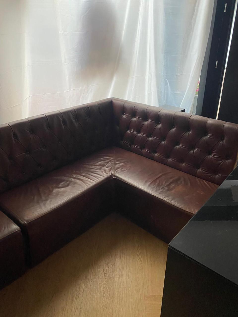 Luxe Chesterfield Horeca Hoekbanken – 8 sets beschikbaar
