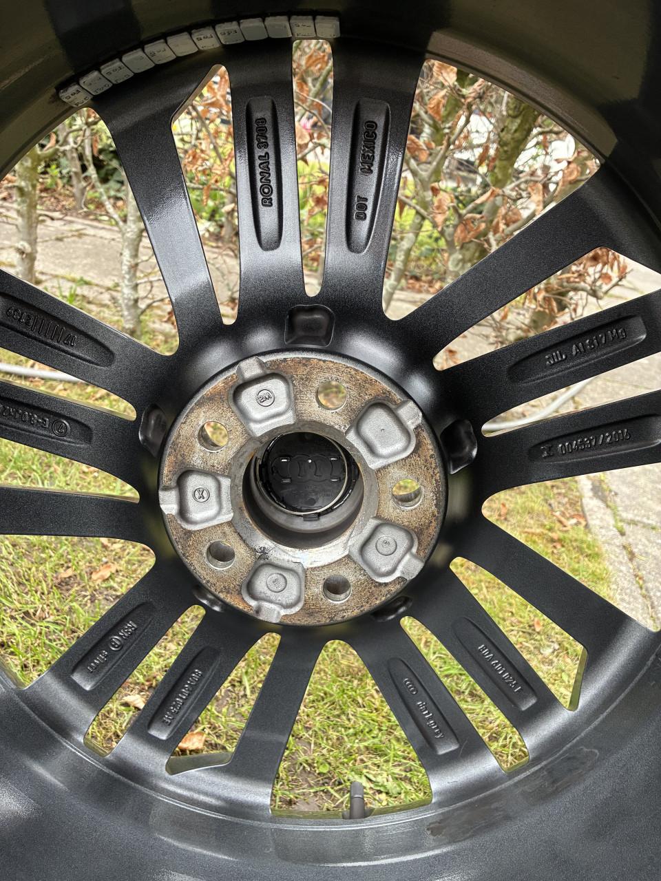Winterbanden Michelin 255/45/r20 op originele Audi Q5 SQ5 velgen